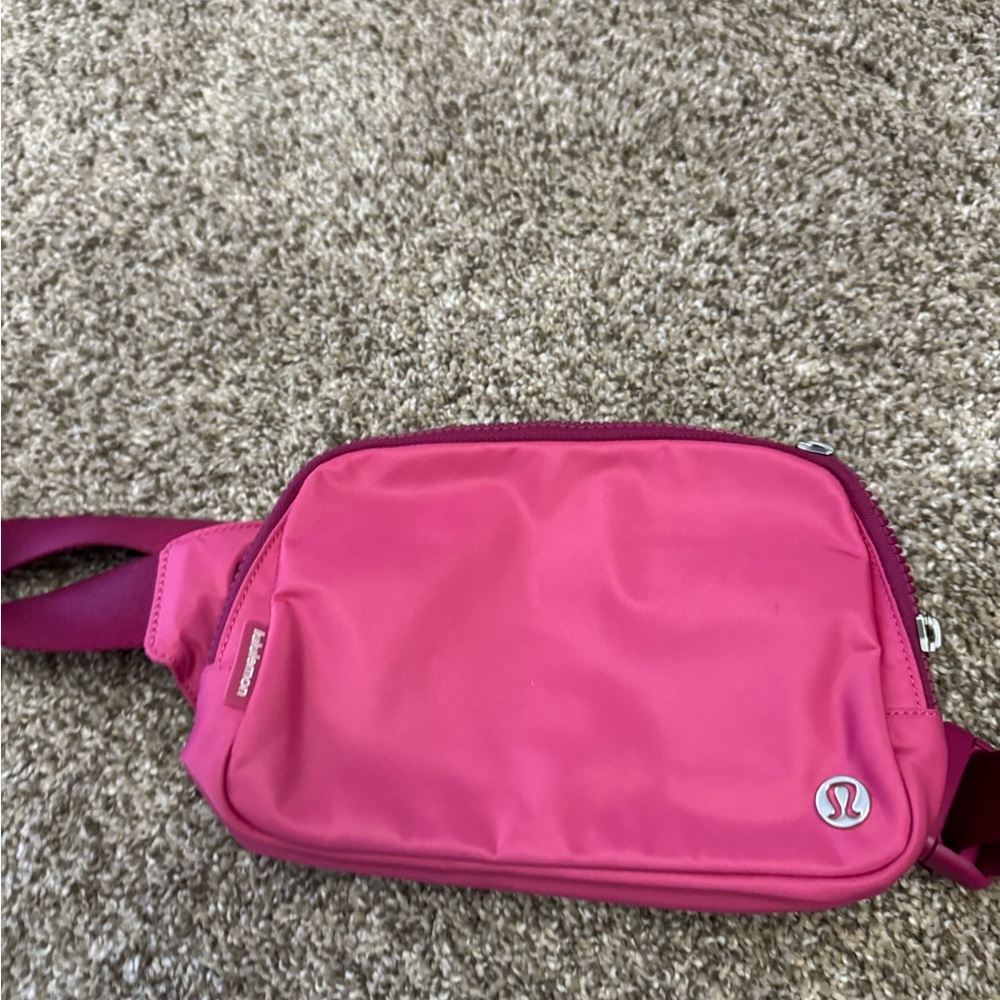 Lululemon Sonic Pink 2L belt bag